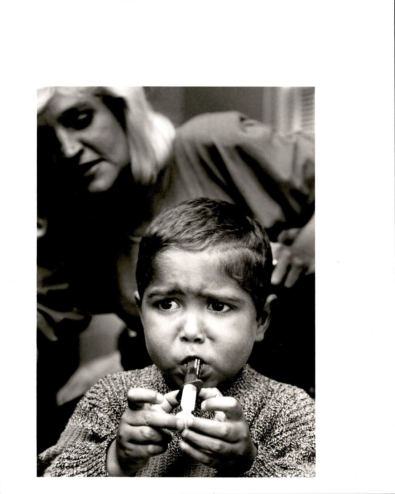 LG24 1991 Orig Photo CHILD VICTIM OF AIDS CRISIS TAKES HIS AZT RETROVIR MEDICINE