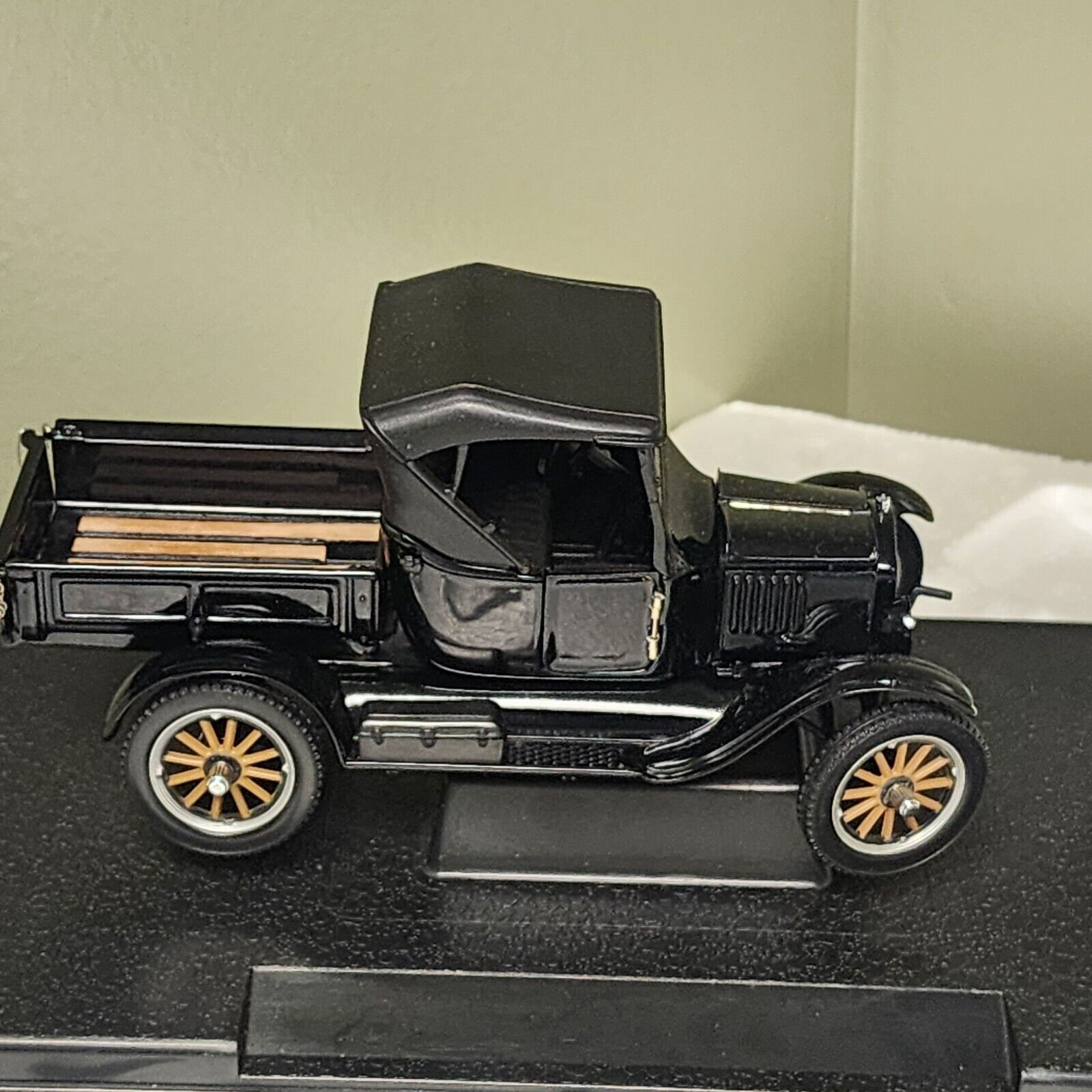 1925 Ford Model T Runabout Danbury Mint