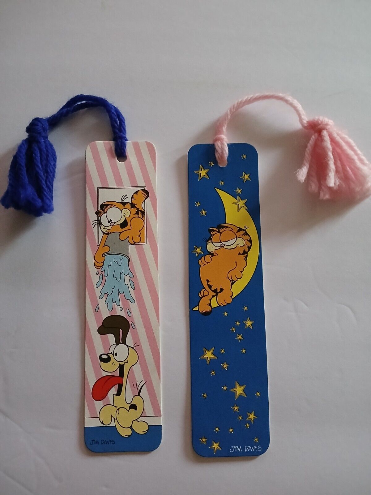 2 Vintage GARFIELD BOOKMARKS BRAND NEW GRAPHICS GREAT.