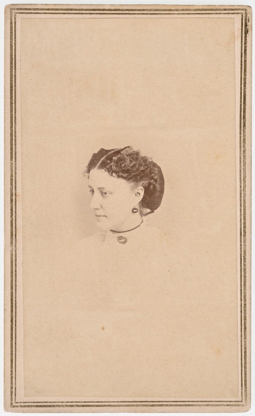 ANTIQUE CDV CIRCA 1860s LOUIS ALMAN GORGEOUS YOUNG LADY IN FANCY DRESS NEW YORK