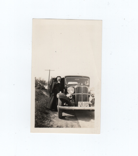Vintage Snapshot Photo Religious Roadside Nun Near Fancy Car Wisconsin License