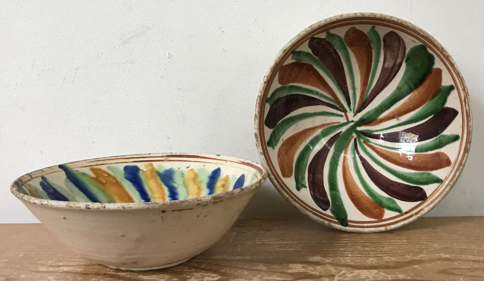 Pair 2 Vintage Hand Painted Swirl Mexican Folk Art Mexico Ceramic Bowls 6.5“