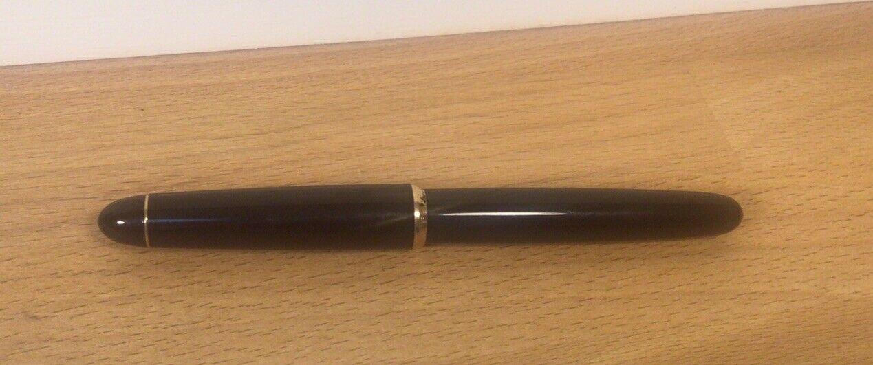 Vintage 1970’s PELIKAN  fountain pen 120  Germany Black /Green insert