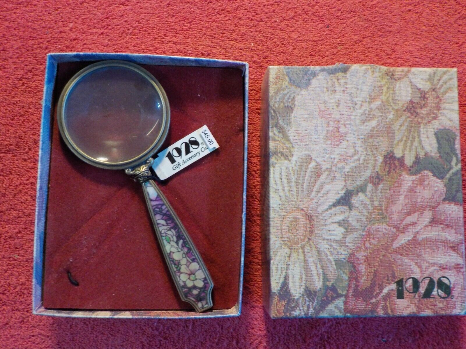 1928 Gift Accessory Co. Magnifing Glass  (CL 38)