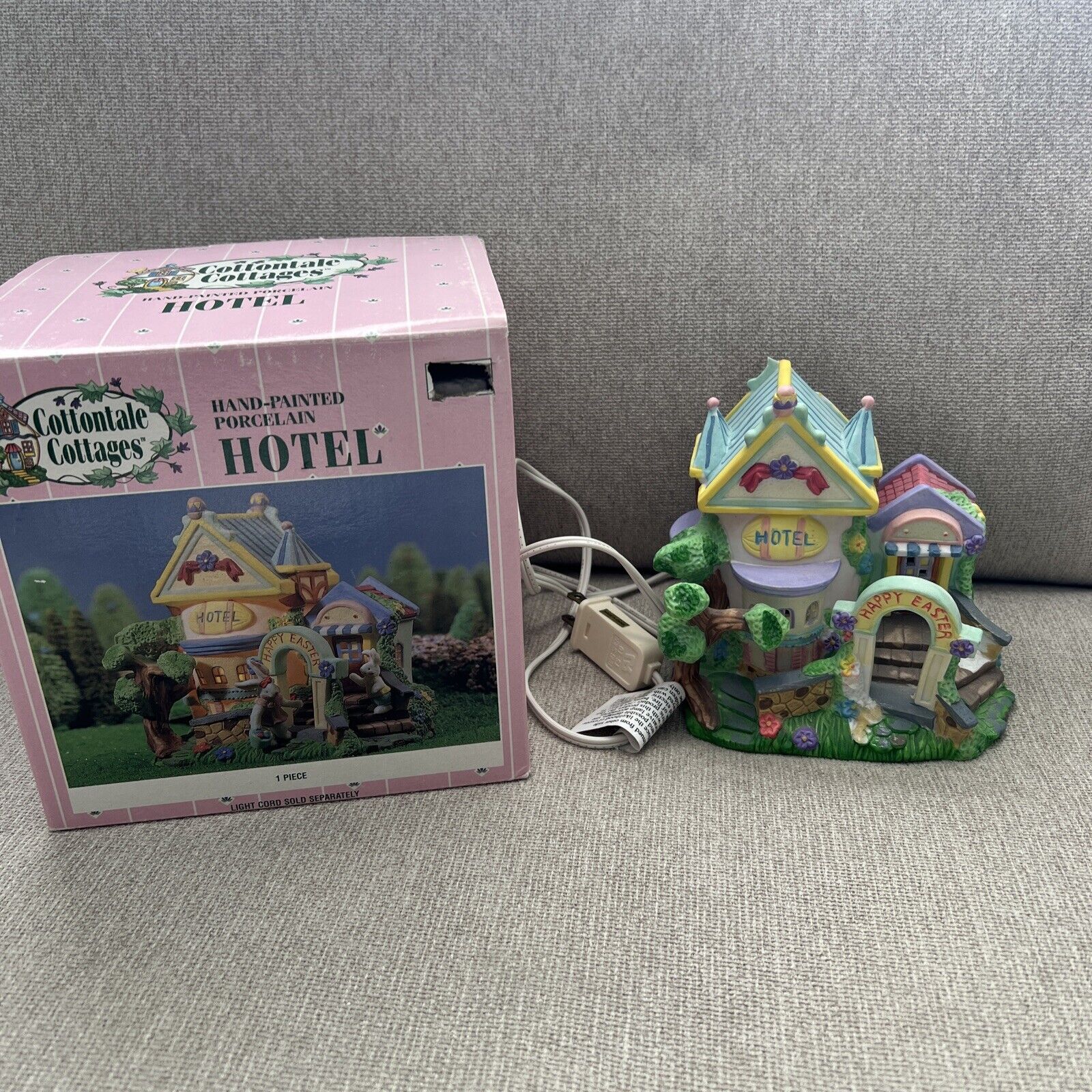 1999 Cottontale Cottages Hand Painted Porcelain House Hotel Easter Village W/box