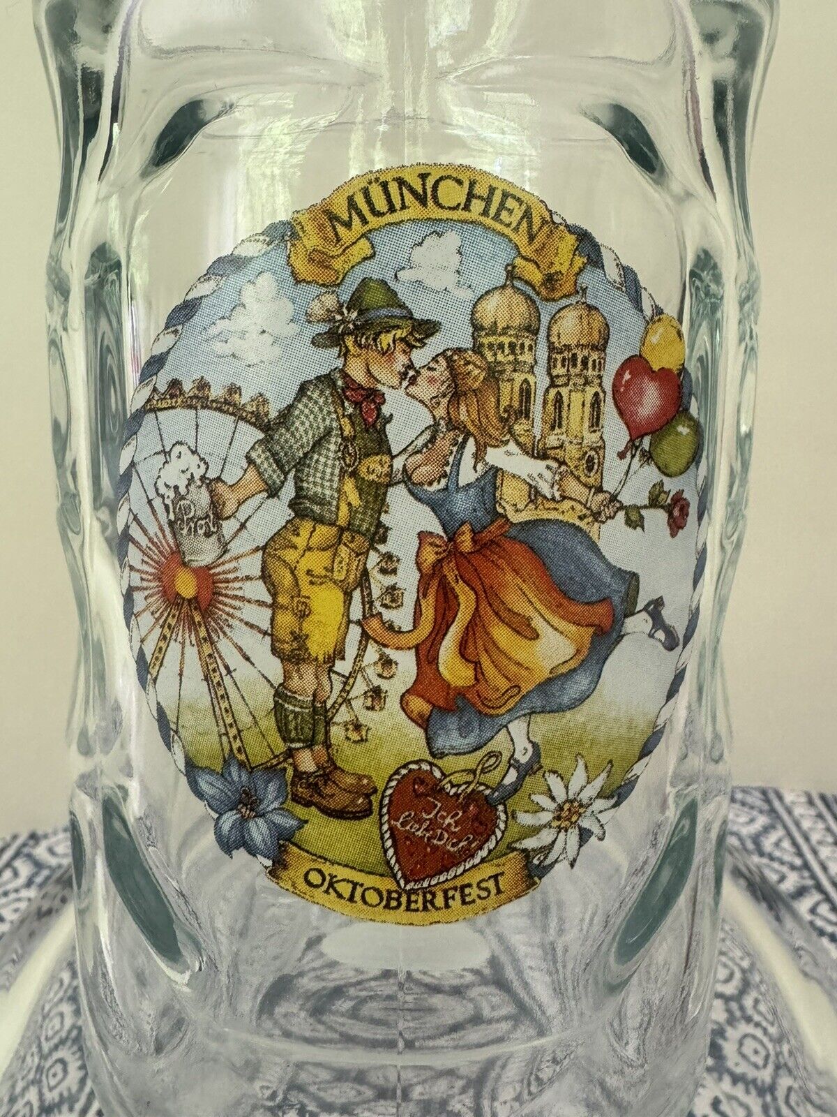 Munchen Octoberfest Bubble Glass Beer Mug Rastal Kissing Couple Balloons