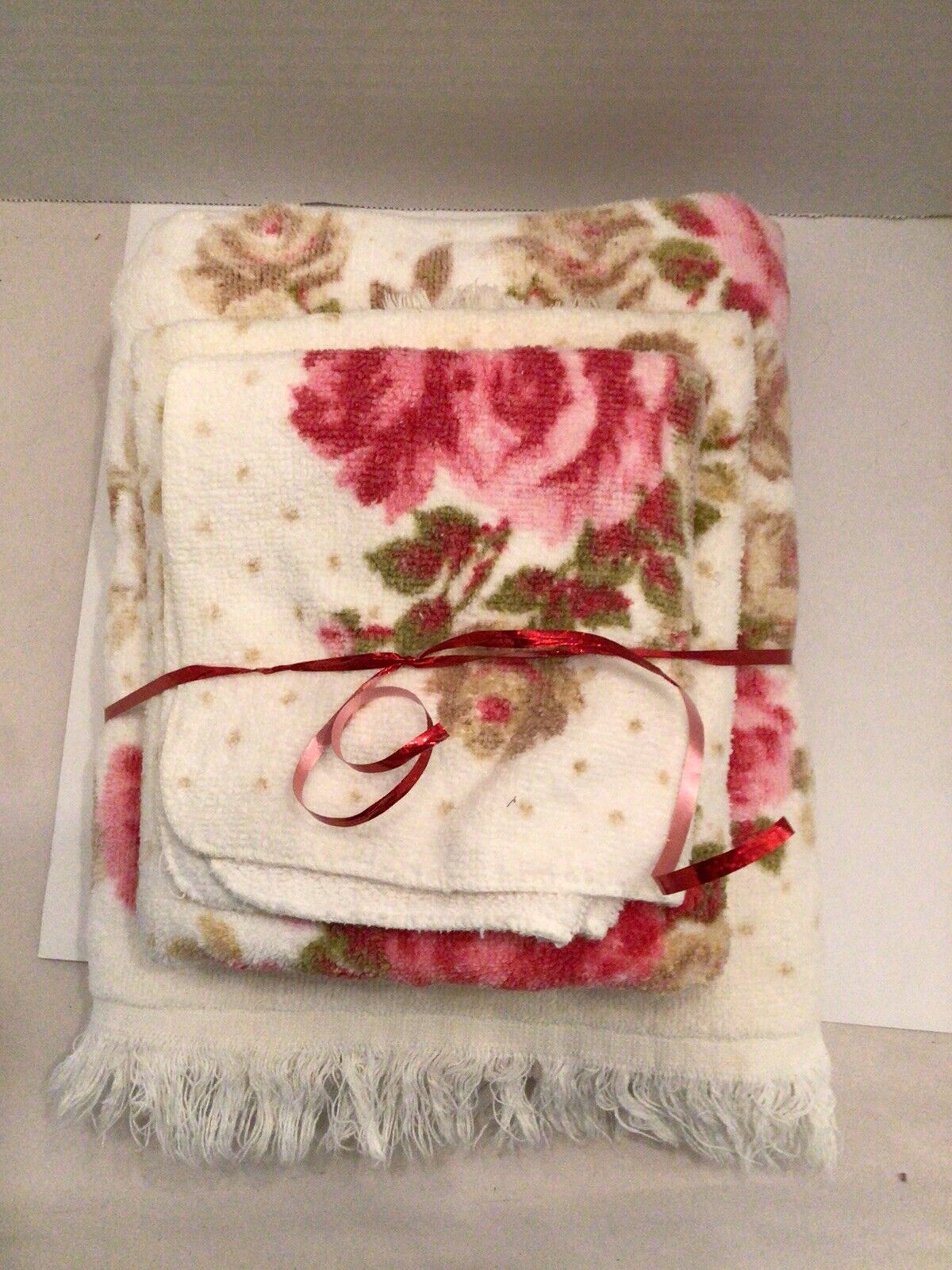 Vintage Rose Towel Set Bath, Hand And Washcloth Great Color And Condition