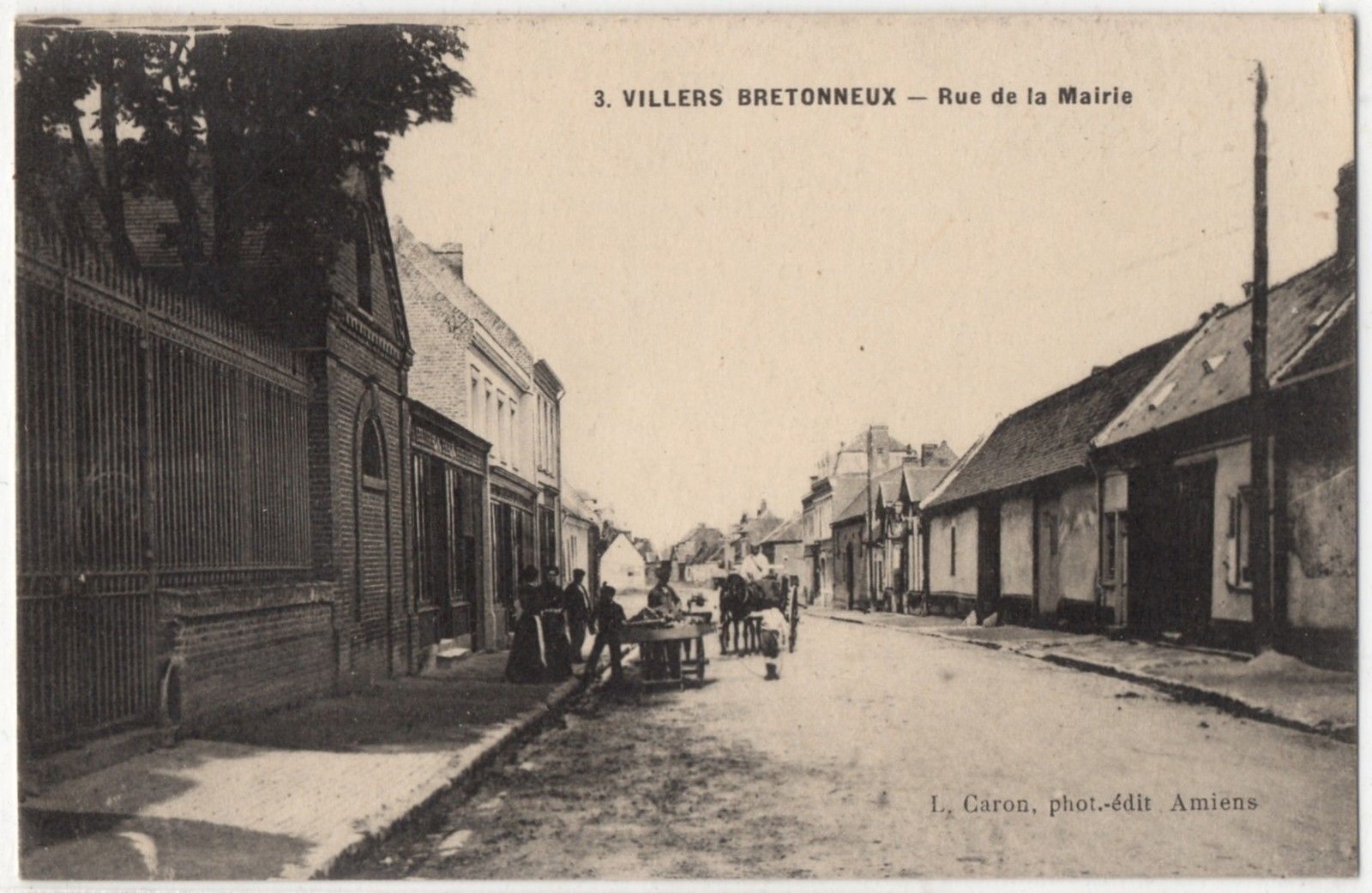 CPA 80 - VILLERS BRETONNEUX (Somme) - 3. Rue de la Mairie - Ed. Caron