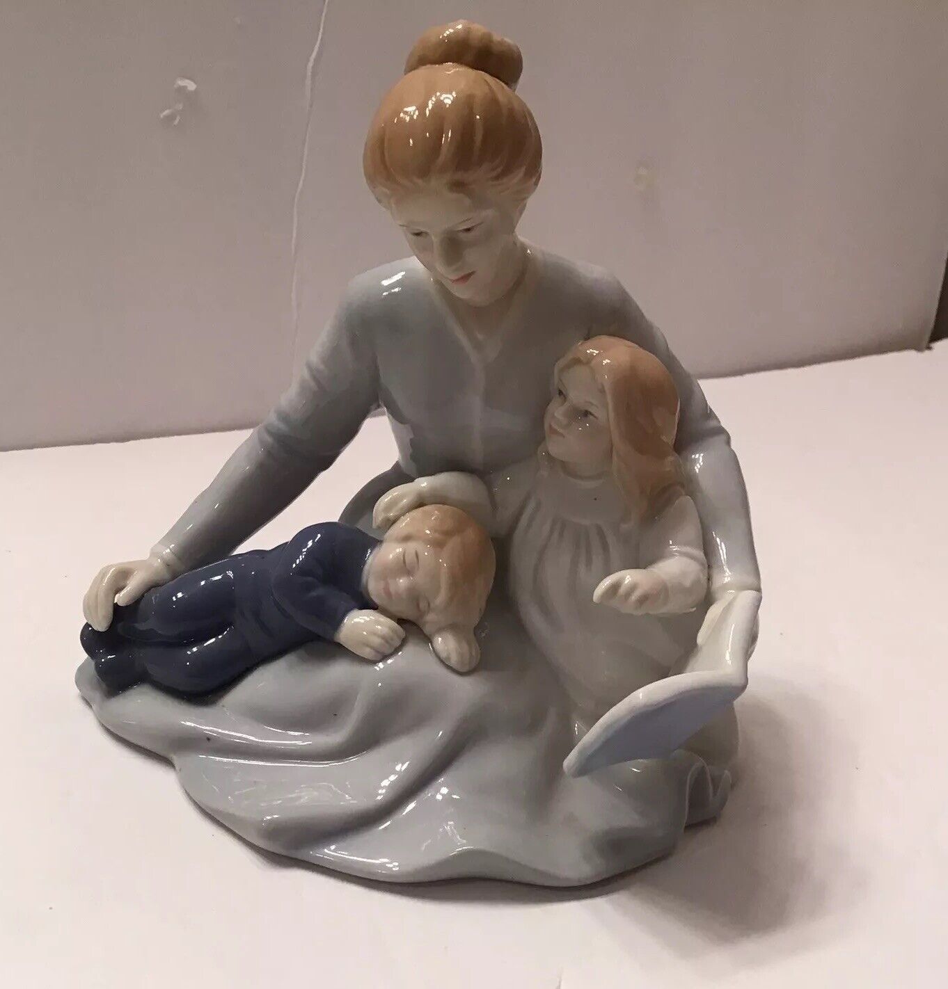 A Mothers Touch Porcelain Figurine Mothers Day 1984 AVON Mom Children VTG Figure