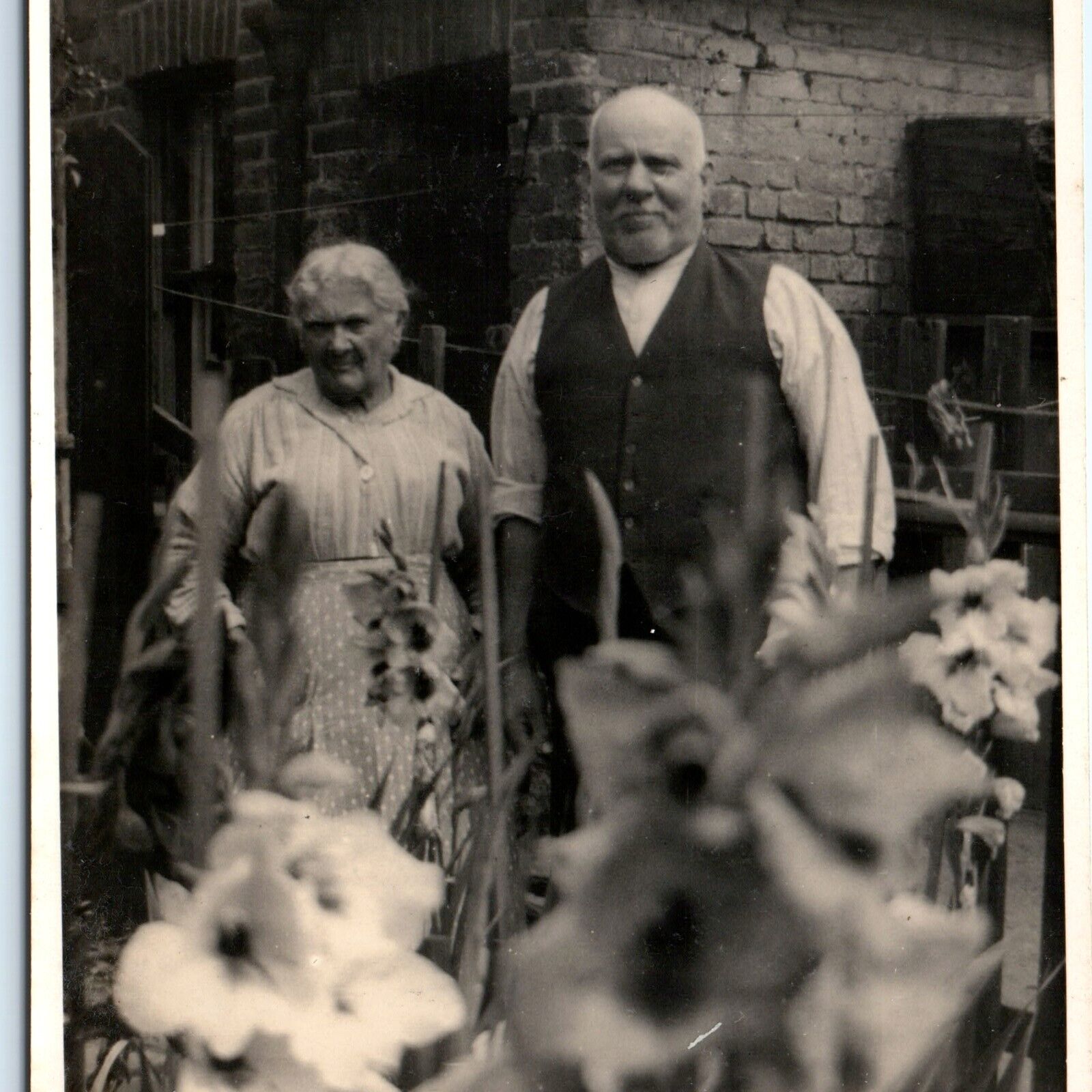 c1910s Old Couple RPPC Brick House Real Photo Unique Flower Photography PC A185