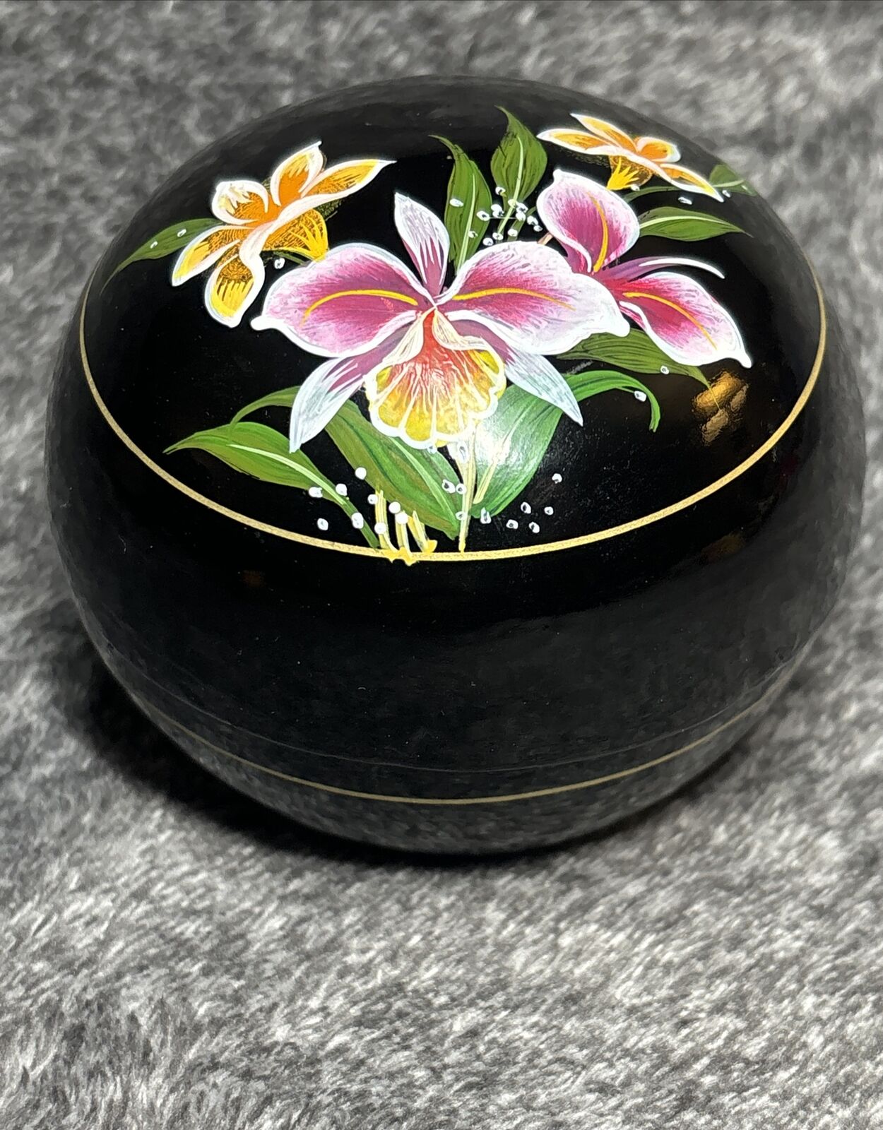 Beautiful Vintage Round Black Lacquer Wood Trinket Box Hand Painted Flowers