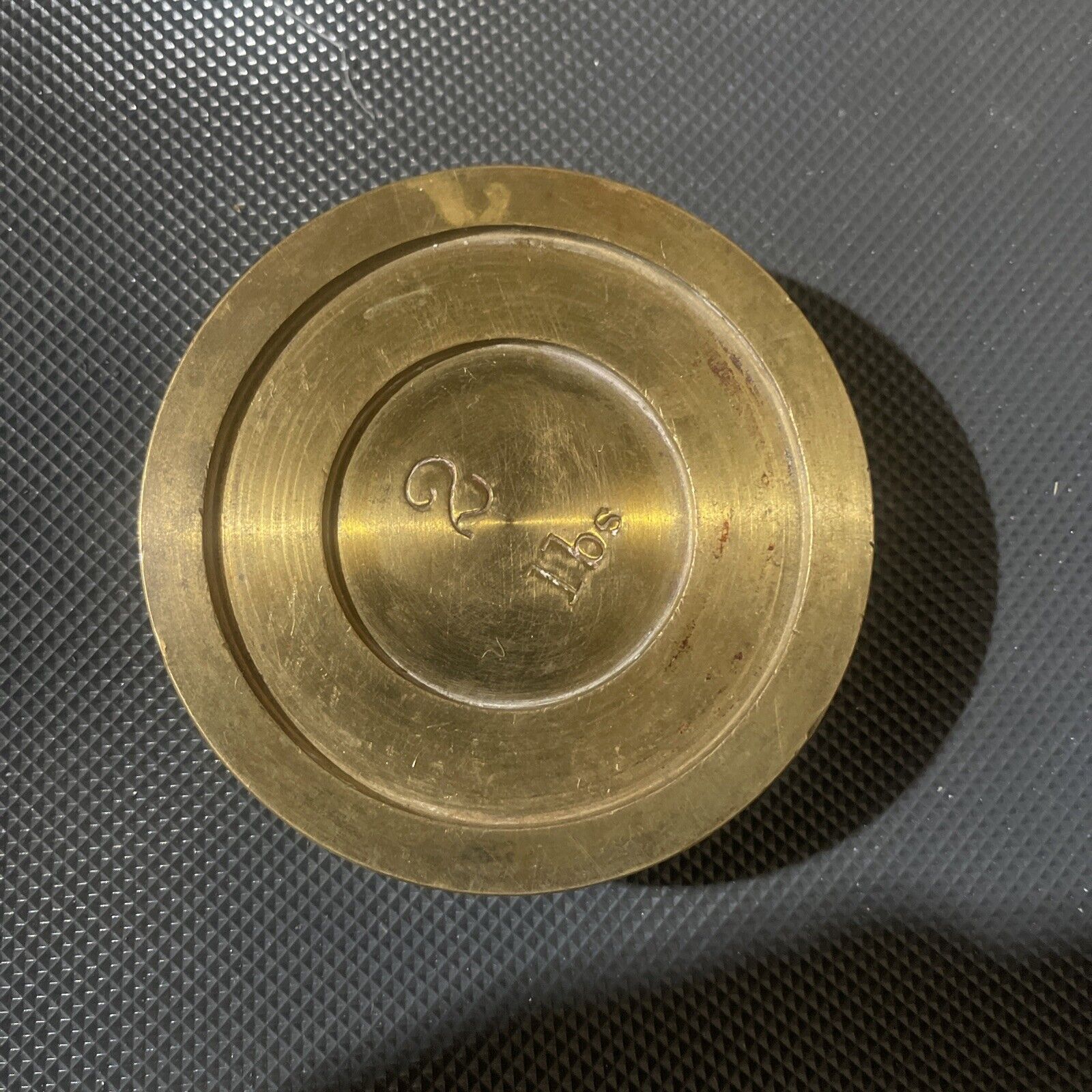 Vintage 2LB Four pound round brass metal Weight