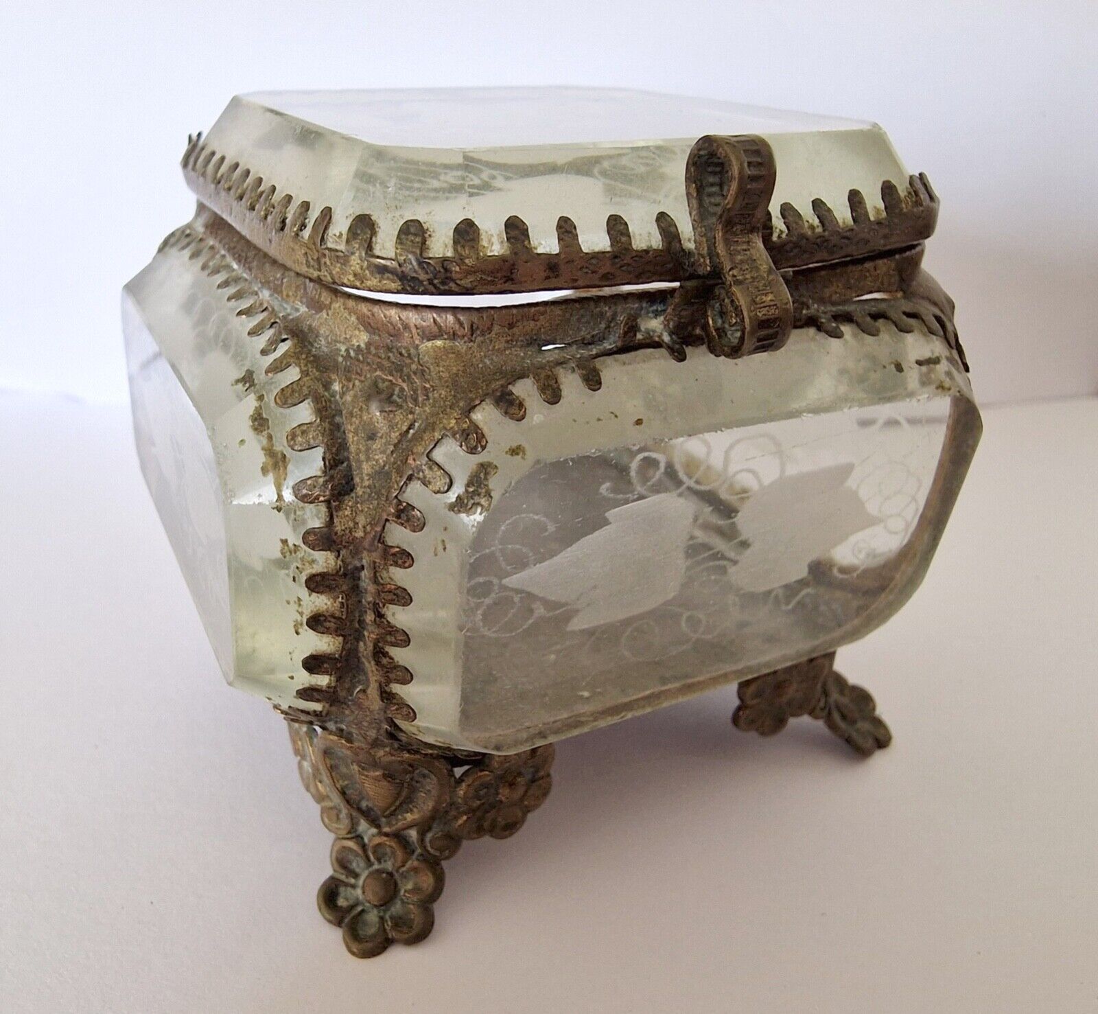 ANTIQUE ORMOLU GLASS TRINKET BOX. FRANCE, 19th CENTURY