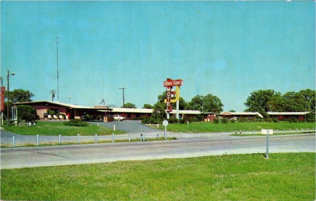 Greenville,TX Silver Spur Motel and Restaurant Hunt County Texas 1971 Postcard