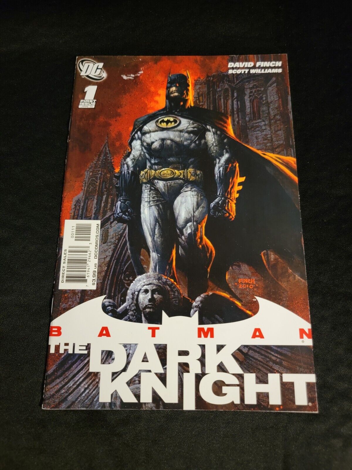Batman: The Dark Knight Issue #1 (January 2011, DC Comics)