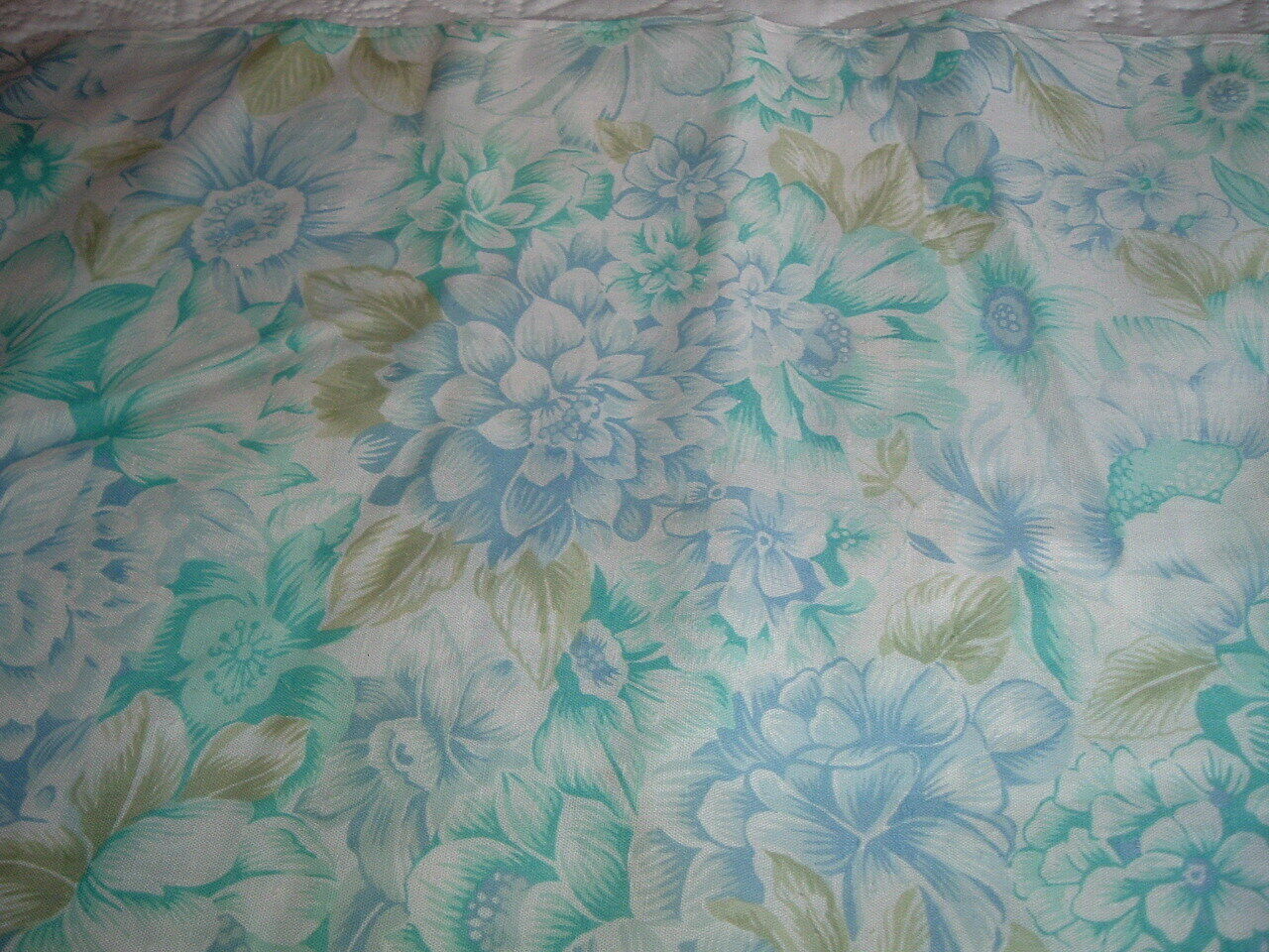 Vtg 80s Daisy Flowers Teal Blue Sage Green Linen Like Sew Fabric 36x43 BTY #554