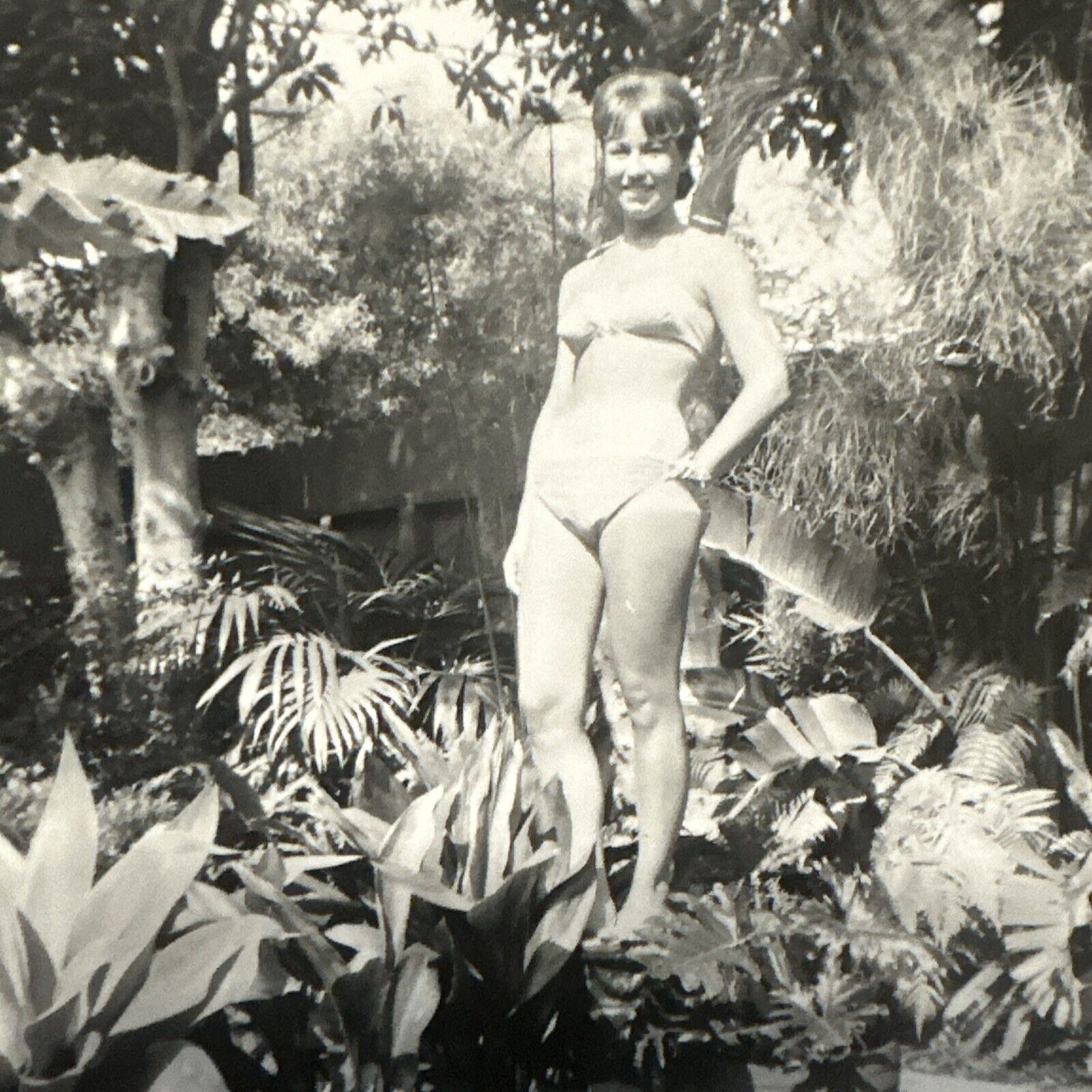 VINTAGE PHOTO 1963 unbelievably Gorgeous, sexy woman bikini ORIGINAL SNAPSHOT