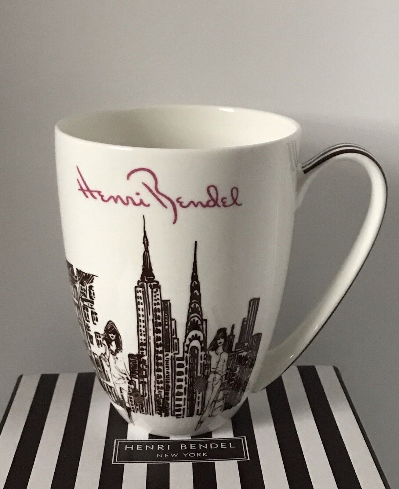 New Rare HENRI BENDEL Collectors’ Mug w/ NY Store Bldgs & Fashionistas Scenes