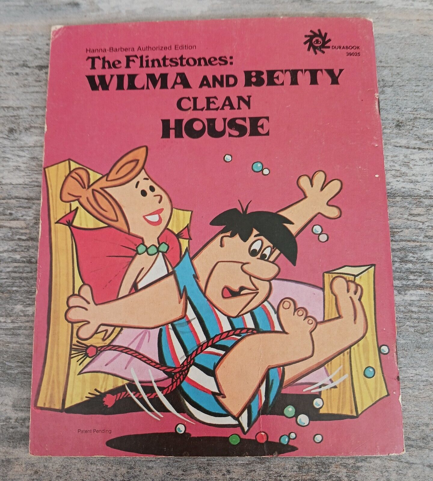The Flintstones: Wilma and Betty Clean House Vintage Classic 