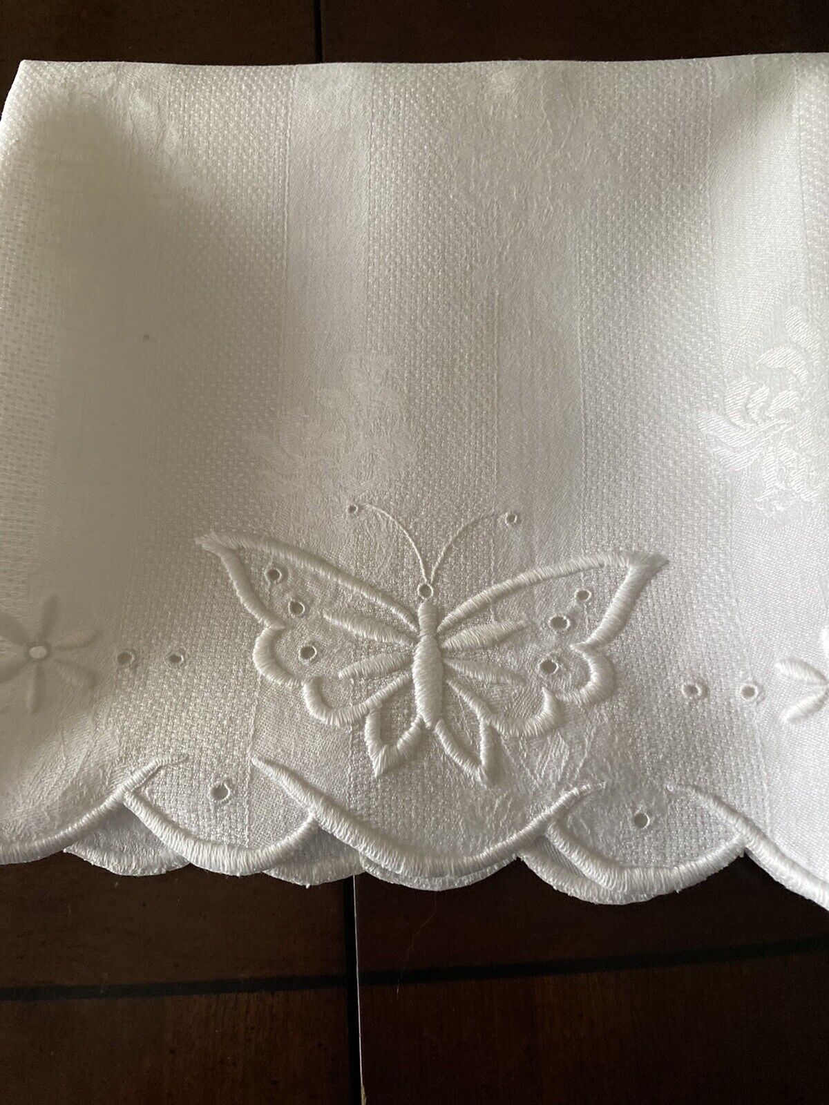 Fabulous Vintage White Irish Linen Damask Show Towel ~ Embroidered 21 1/2\