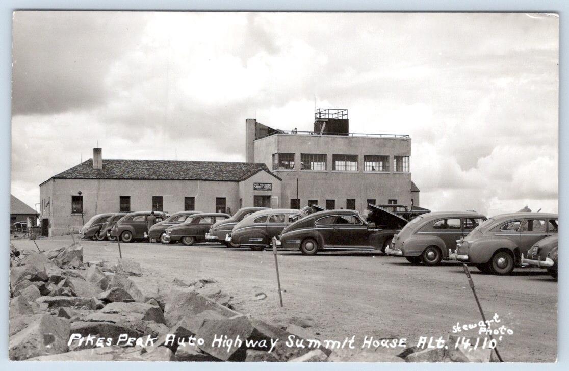 1948 RPPC PIKE\'S PEAK AUTO HIGHWAY SUMMIT HOUSE*STEWART PHOTO*OLD CARS*POSTCARD