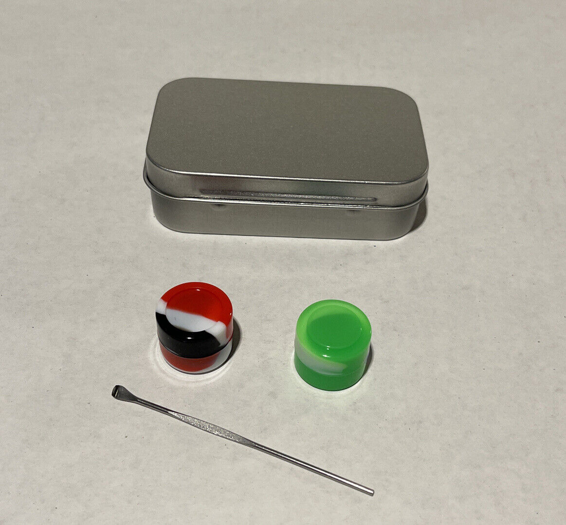 Discreet Rosin Travel Tin  2-5ml Silicone Container (Red/wh/blue) With Freebies