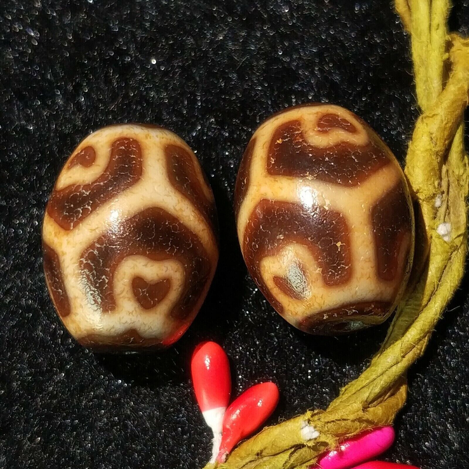 2pcs Antique Magic Old Tibetan Agate *Turtle Lotus* Amulet Oily Dzi Beads C018