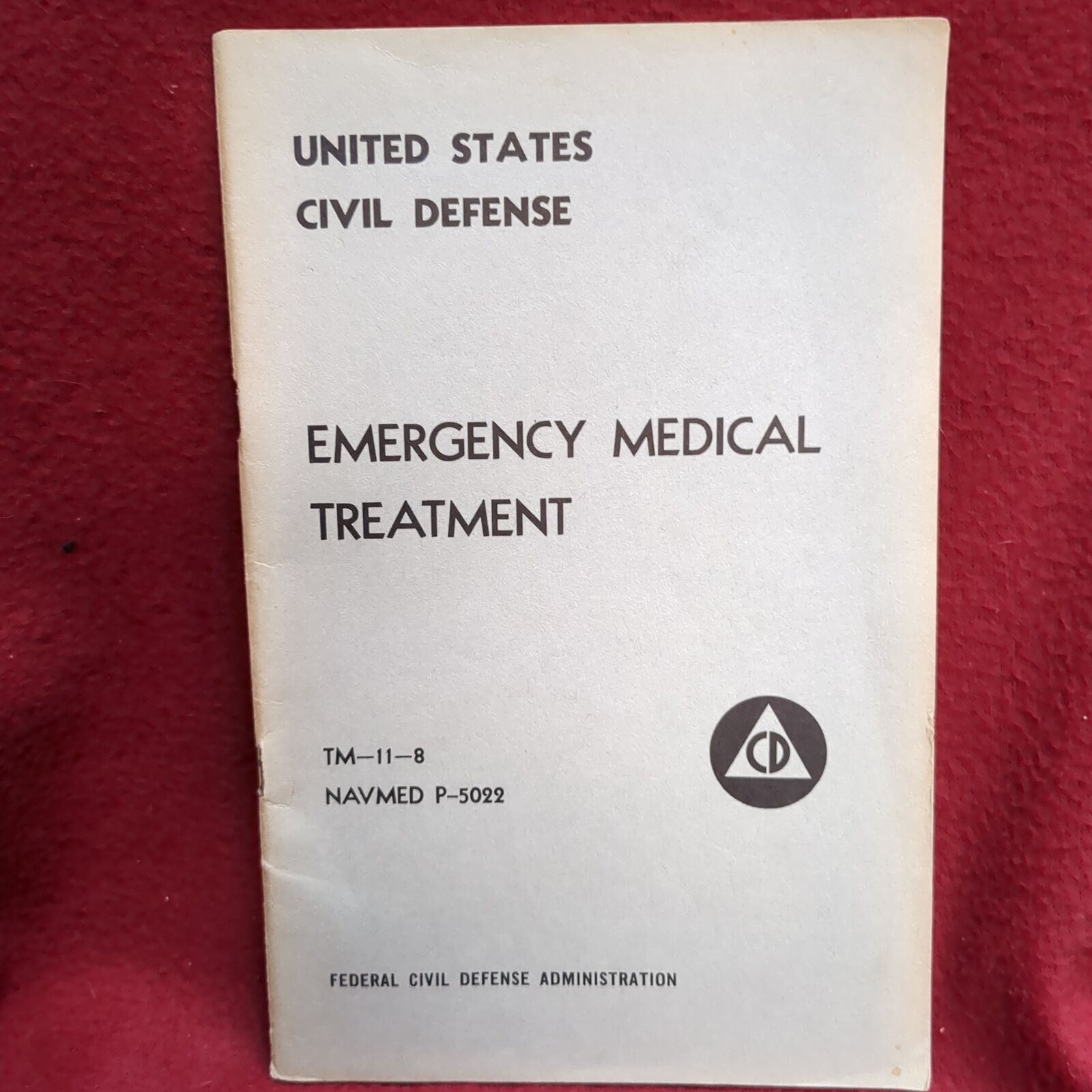 BOOK EMERGENCY MEDICAL (TM-11-8 AND NAVMED P-5022) APRIL 1953 (BOX40)