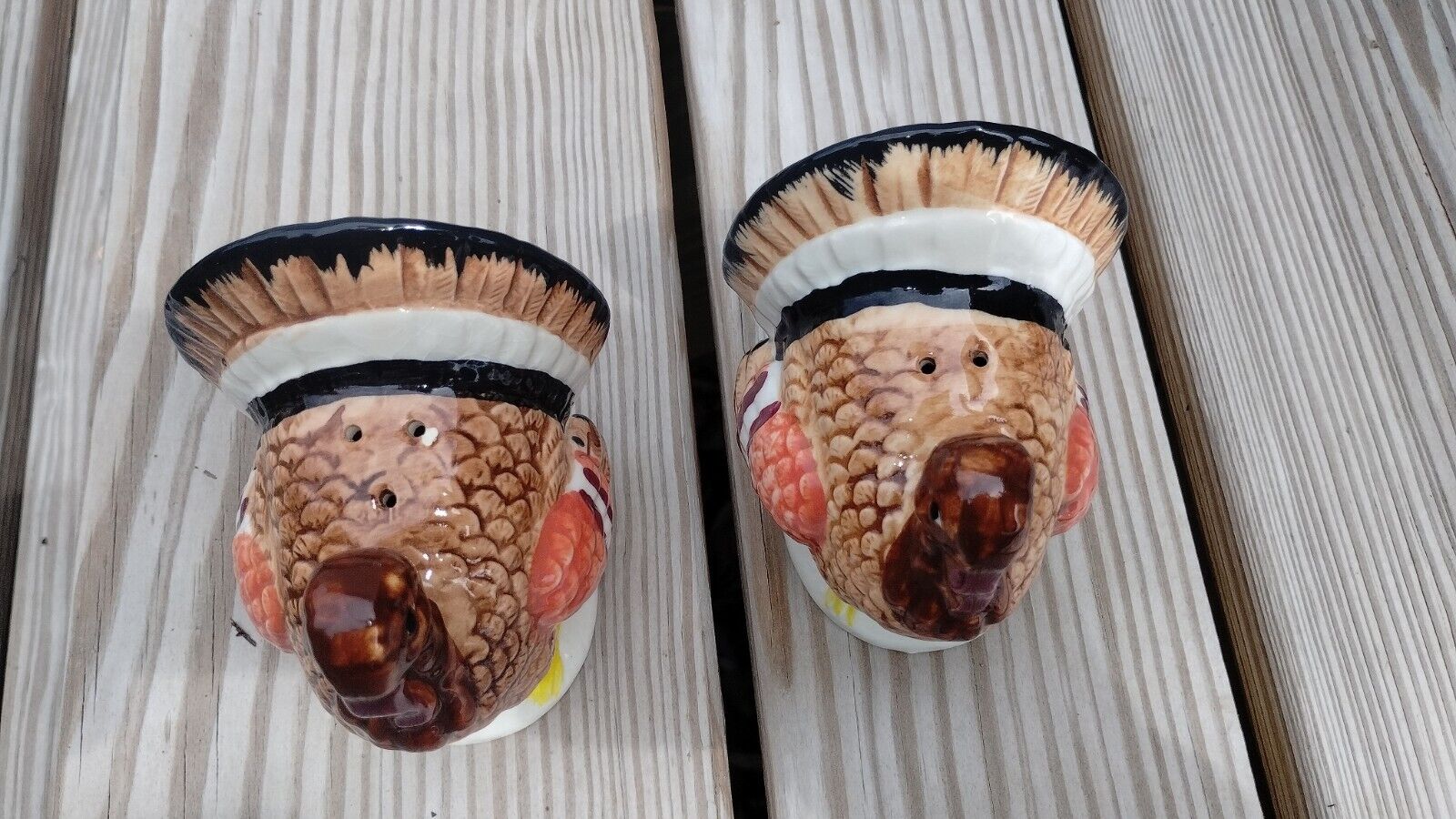 Vintage Colorful Pair of Wild Turkeys Ceramic Salt & Pepper Shakers Set