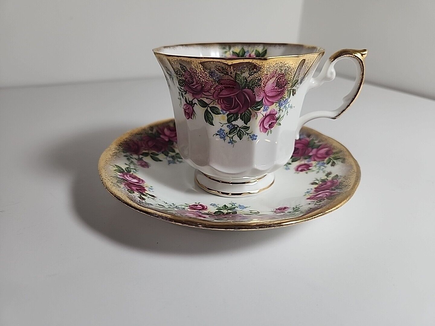 Vintage Elizabethan Georgian Rose England Gold Trim Tea Cup and Saucer