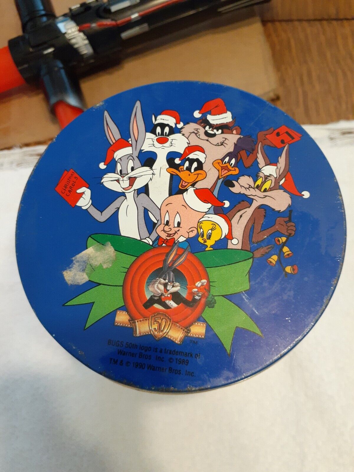Vintage 1989/1990 Looney Tunes Christmas  Brach\'s Collector Candy Tin