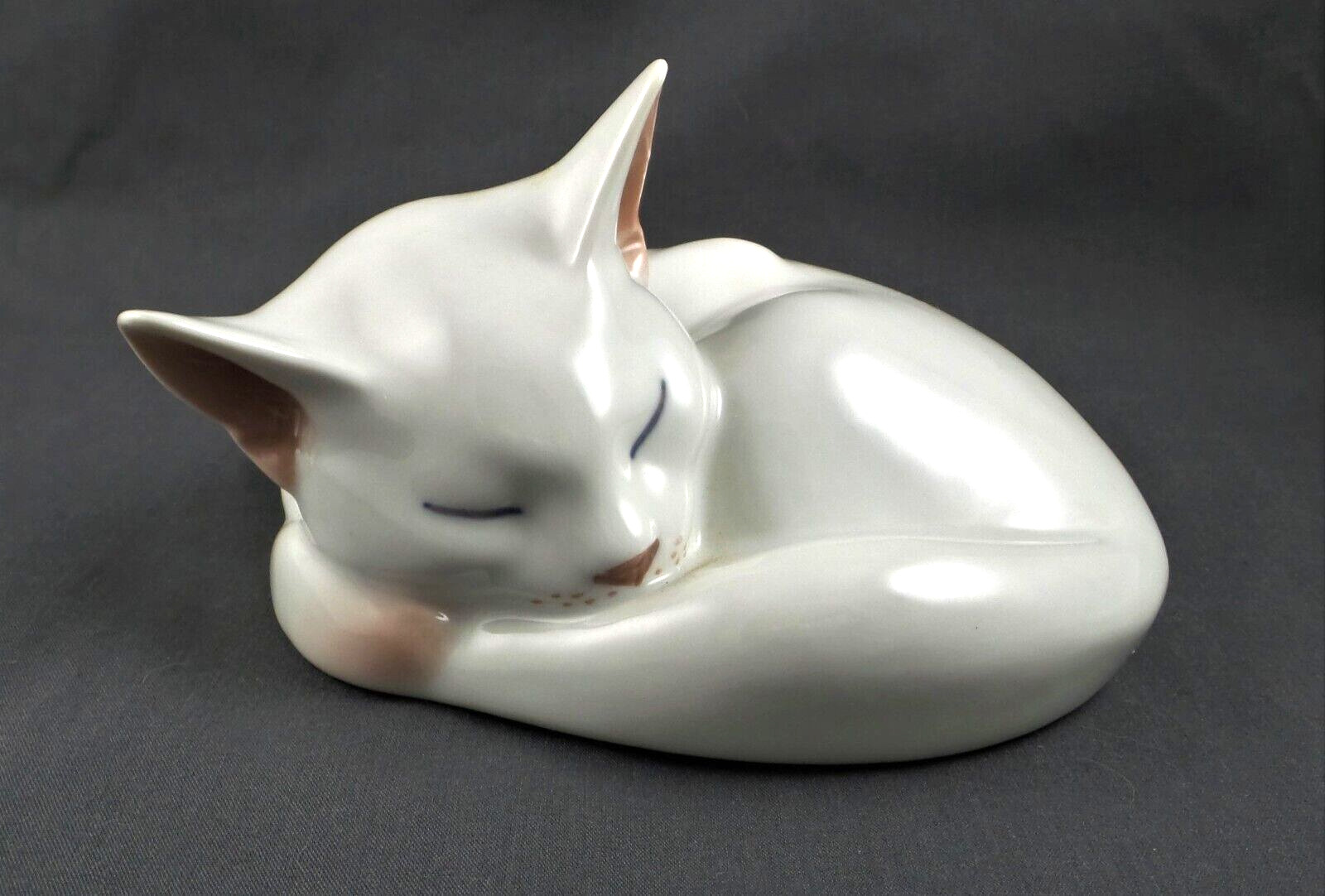 Vintage Royal Copenhagen Sleeping White Kitty Cat Figure / Figurine #422
