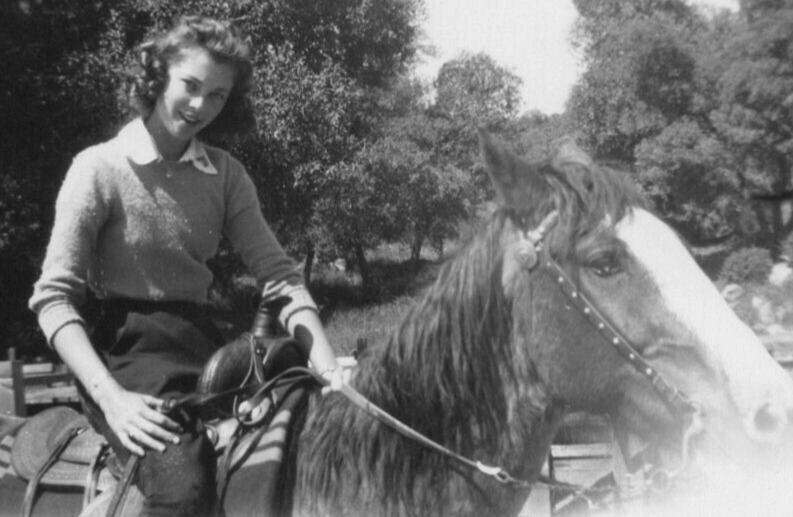 4P Photograph 1941 Beautiful Woman Horseback Horse Lovely Lady Portrait 