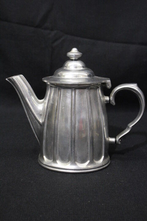 RARE Wilton Armetale Pewter TIBURON Ribbed 1qt. Teapot w/Articulated Lid, USA