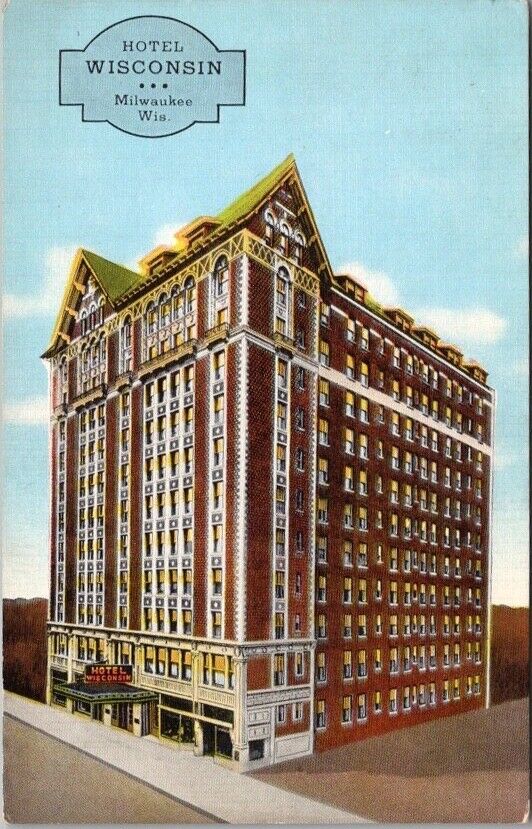 Milwaukee, Wisconsin Postcard HOTEL WISCONSIN Street View / Kropp Linen c1940s
