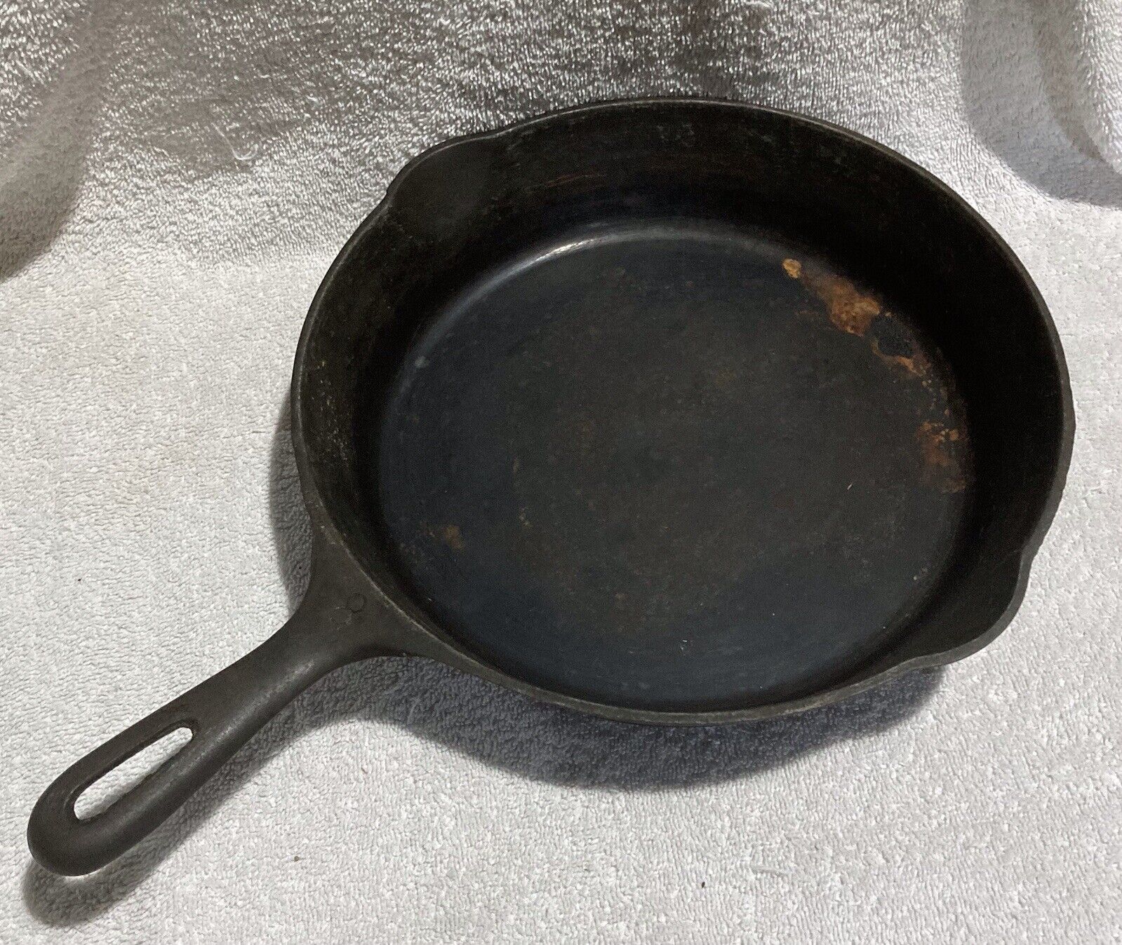 Vintage Cast Iron Skillet, 10.5 / 10 1/2 Inch Pan