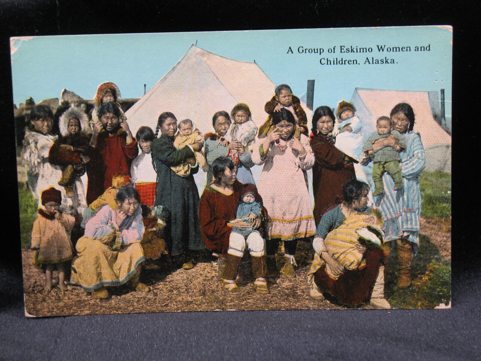 Group of Eskimo Women and Children Postcard UNPOSTED (0014)