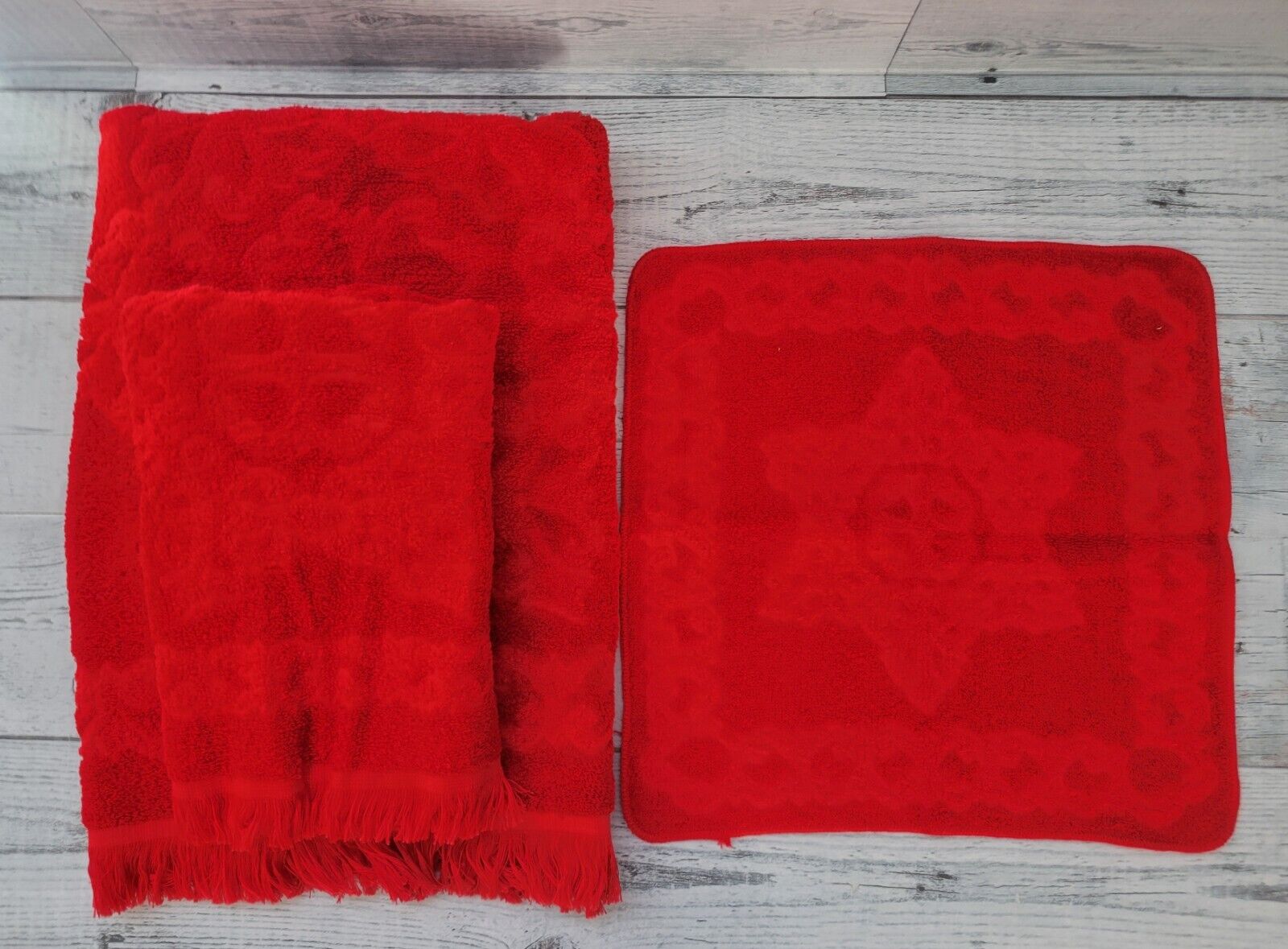Vintage 60s Cannon Gold Label Towel Set Sculpted Fringe Red Snowflake Star 