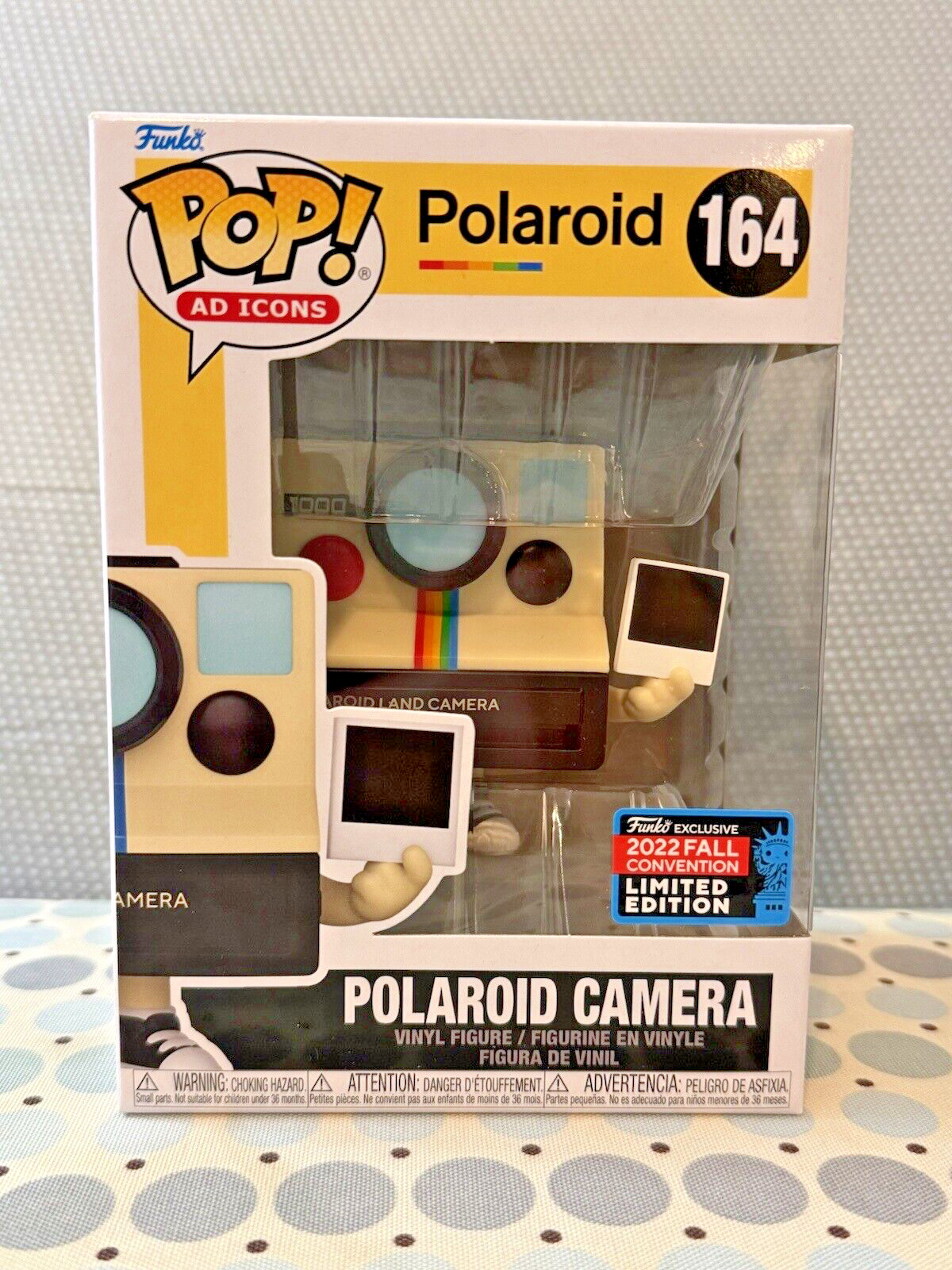 Funko POP - Polaroid #164 - 2022 Convention Exclusive - Polaroid Camera