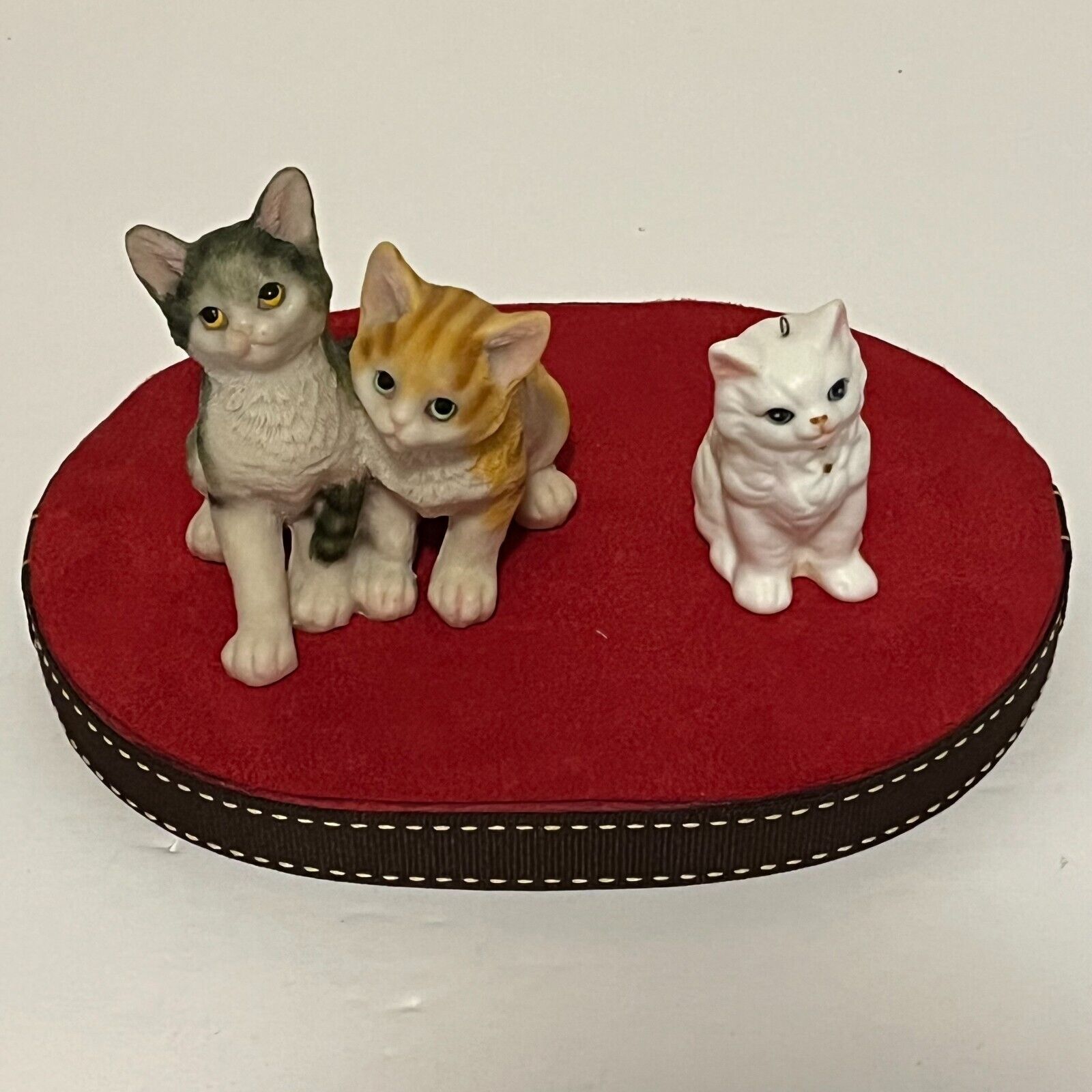 LOT OF 2 COLLECTIBLE PORCELAIN KITTY FIGURINES (1 Single & 1 twins) Pre-owned