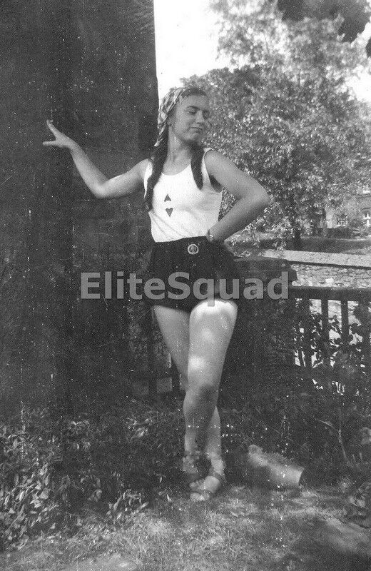 WW2 Picture Photo Member Young women Bund Deutscher Mädel League German BDM 1069
