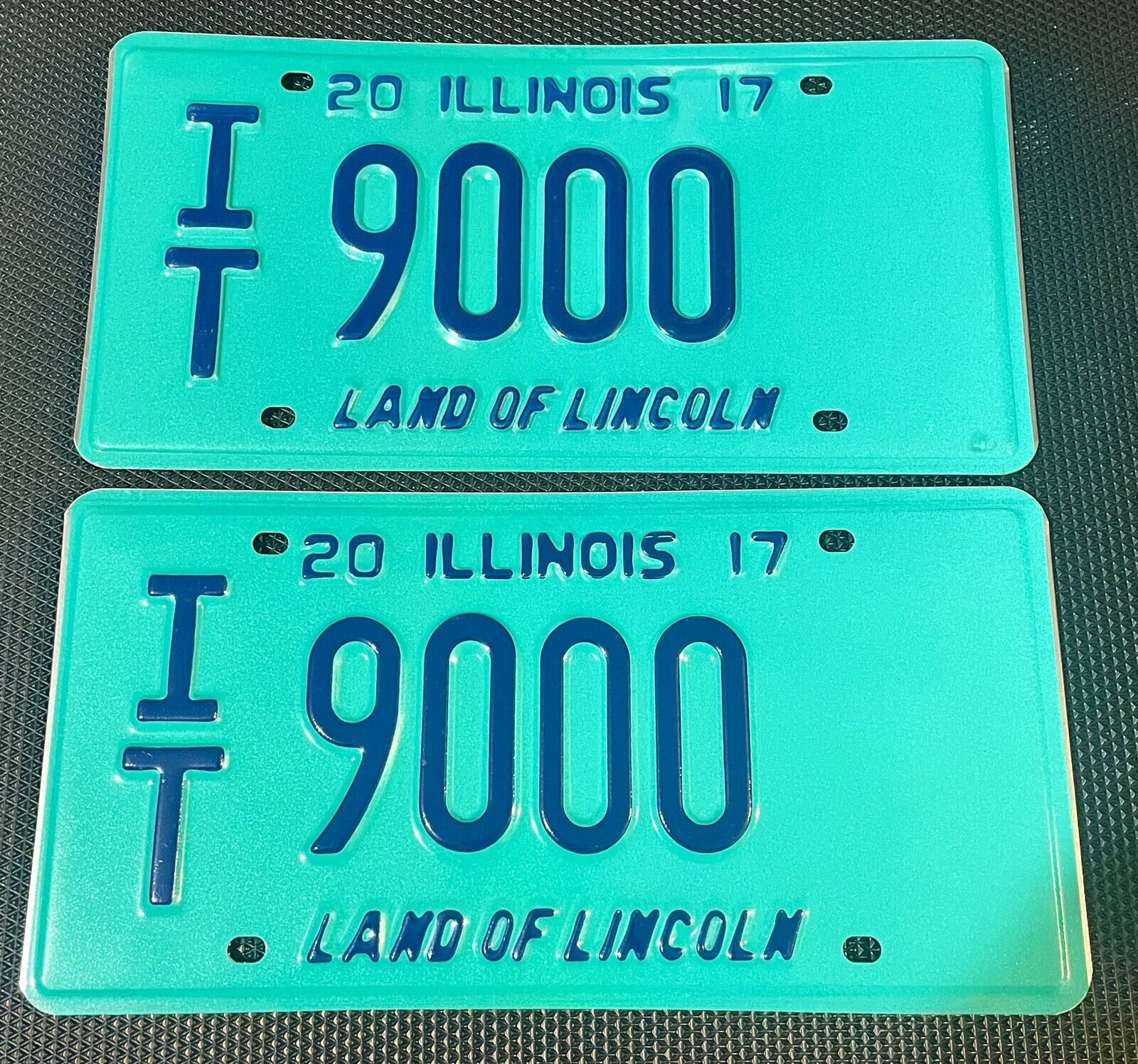 ILLINOIS PAIR OF LICENSE PLATES 2017 IN TRANSIT IT 9000 Low Number