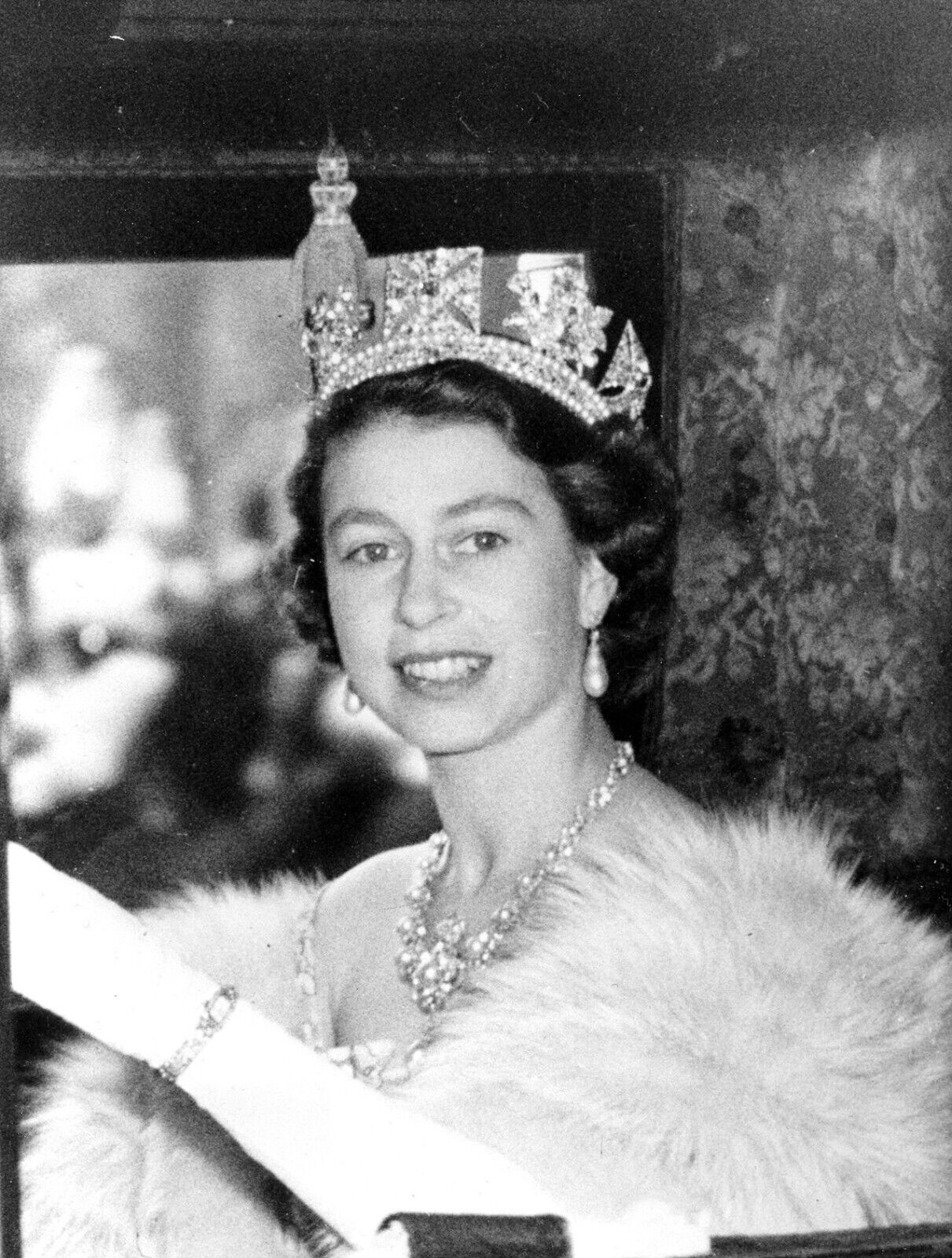 Her Royal Majesty Queen Elizabeth II Portrait Picture Photo Print 4\