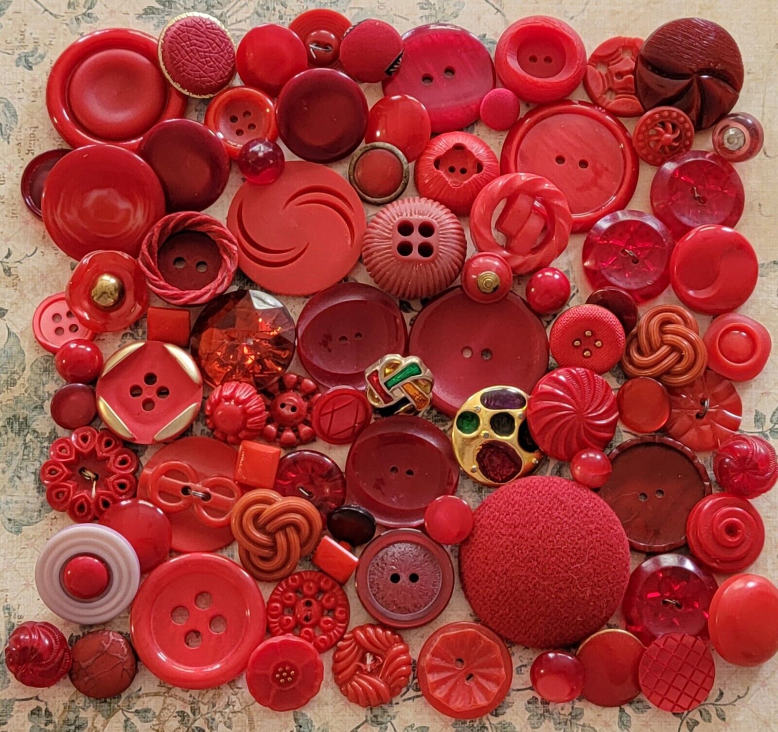 Unique & Amazing Red Vintage Now Button Lot Rhinestone lot A