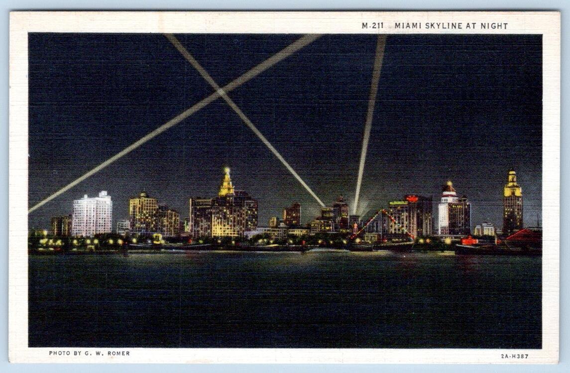 1940-50\'s MIAMI FLORIDA SKYLINE AT NIGHT SEARCHLIGHTS VINTAGE LINEN POSTCARD