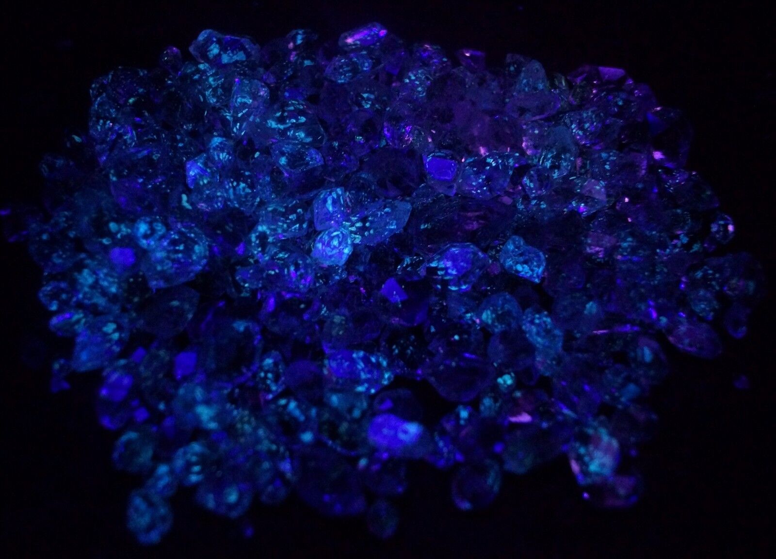 Wow Rare 535 ct,lot Terminated Fantastic Fluorescent PETROLEUM Diamond Quartz