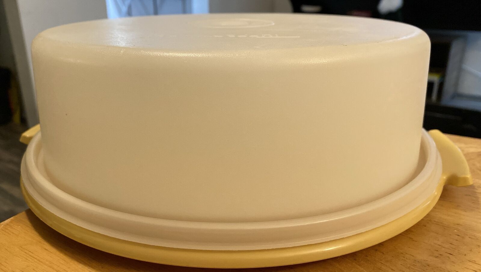 Vintage Tupperware #719 Pie Or Cake Keeper Carrier with Lid Harvest Gold