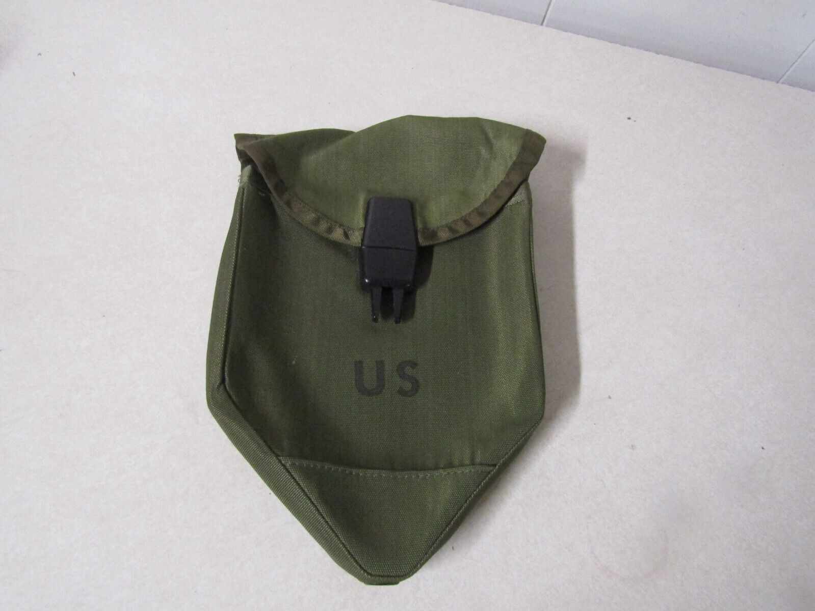 GENUINE US MILITARY ISSUE ENTRENCHING TOOL CARRIER WITH CLIPS OD GREEN