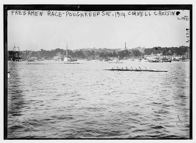 Photo:Freshman race -- Poughkeepsie, 1914, Cornell Crossing Line