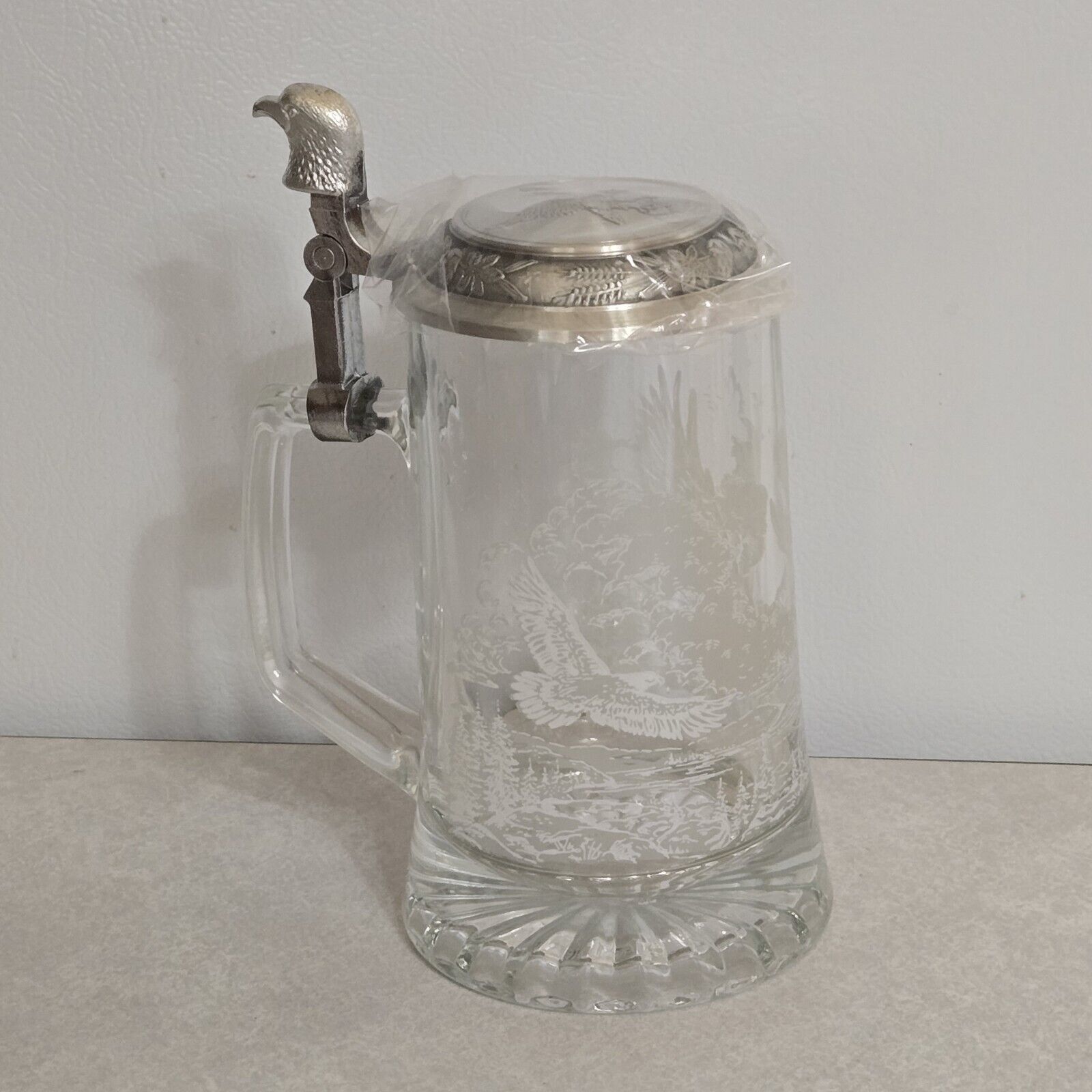 AVON American Eagle Etched Glass TANKARD w/ Pewter Lid 1997 Beer Stein 